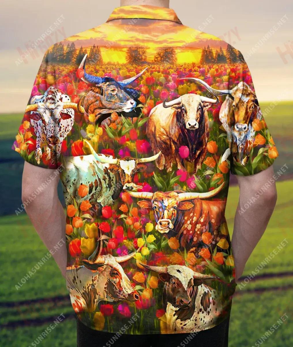 Texas Longhorn I bhFaiche Tiúilipe Léine Haváí Unisex Muinchille Samhraidh Gearr Léinte Haváís is Fearr Léinte Greannmhar Haváís, Bronntanas Léine Haváís, Bronntanas Nollag