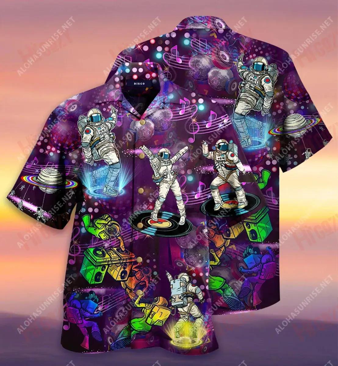 Teastaíonn Beagán Níos Mó Dioscó ó Chách Léine Gearr Haváís Léine Aigéan Aloha Léinte Haváís is Fearr Léinte Greannmhar Haváís, Bronntanas Léine Haváís, Bronntanas Nollag