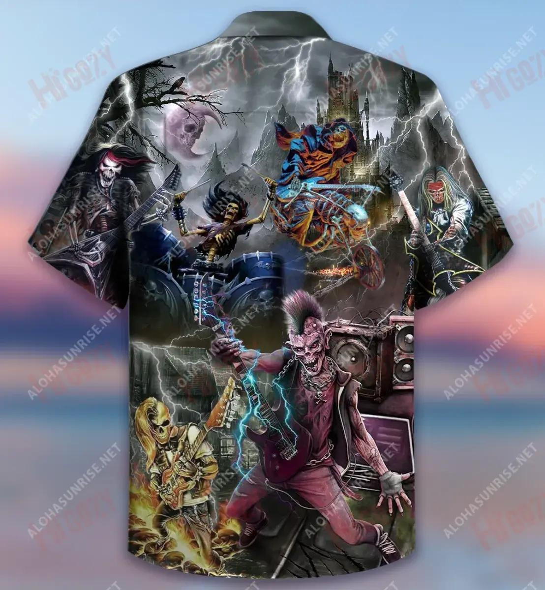 Cloigeann ar Cheol Cóisir ag Meán Oíche Gearr Léine Haváís Caitheamh aimsire Léinte Trópaiceacha Léinte Haváís is Fearr Léinte Greannmhar haváíais, Bronntanas Léine haváíais, Bronntanas Nollag