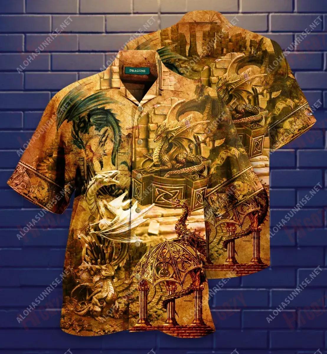 Tá gach Caisleán cosanta ag Dragons Léine Gearr Haváís Laethanta Saoire Gearr Muinchille Léinte Haváís Saincheaptha Patrún Léine Haváís, Bronntanas Léine Haváís, Bronntanas Nollag