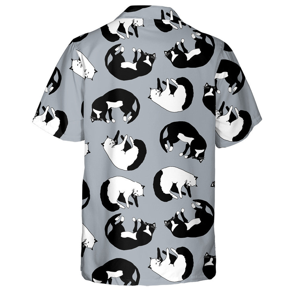 Cait Codlata Dubha Agus Bán Ar Chúlra Liath Léine Haváíais, Bronntanas Léine Haváíais, Bronntanas Nollag