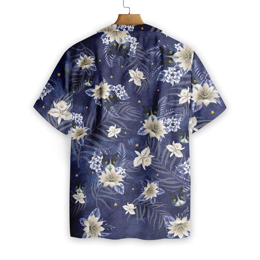 Cat Dubh Le Patrún Bán Bláthanna Dearadh Gorm Léine Haváís, Bronntanas Léine Haváís, Bronntanas Nollag