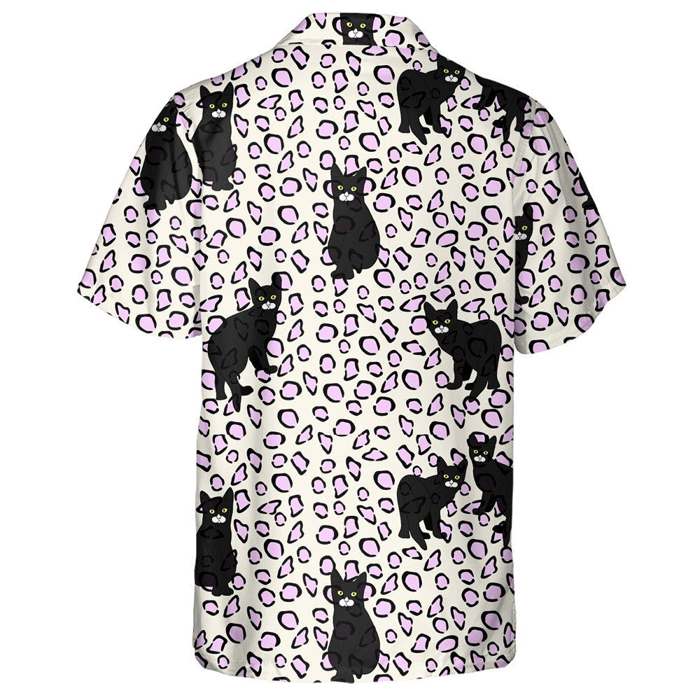 Liopard Fiáin na hAfraice Le Kittens Beaga Dubh Léine Haváís, Bronntanas Léine Haváís, Bronntanas Nollag