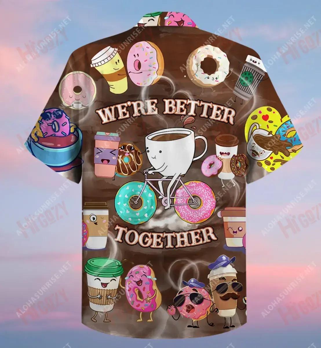 Táimid Níos Fearr le Chéile - Donuts Agus Caife Léine Gearr Muinchille Unisex Samhraidh T Léinte Haváís Léine Oirbheartaíochta Haváís Patrún Léine Haváíais, Bronntanas Léine Haváís, Bronntanas Nollag