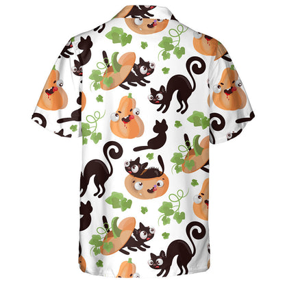 Oíche Shamhna Cat Agus Pumpkin Le Duilleoga Léine haváíais, haváís le haghaidh bronntanais