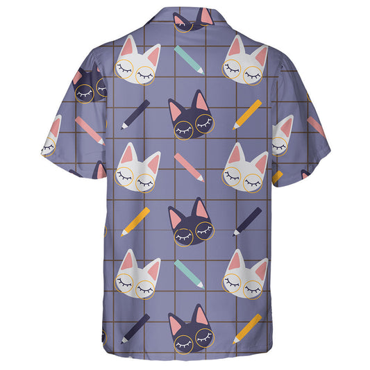 Gleoite ag déanamh staidéir ar chait agus ar phinn luaidhe ar Léine haváíais checkered, bronntanas Léine haváíais, bronntanas Nollag