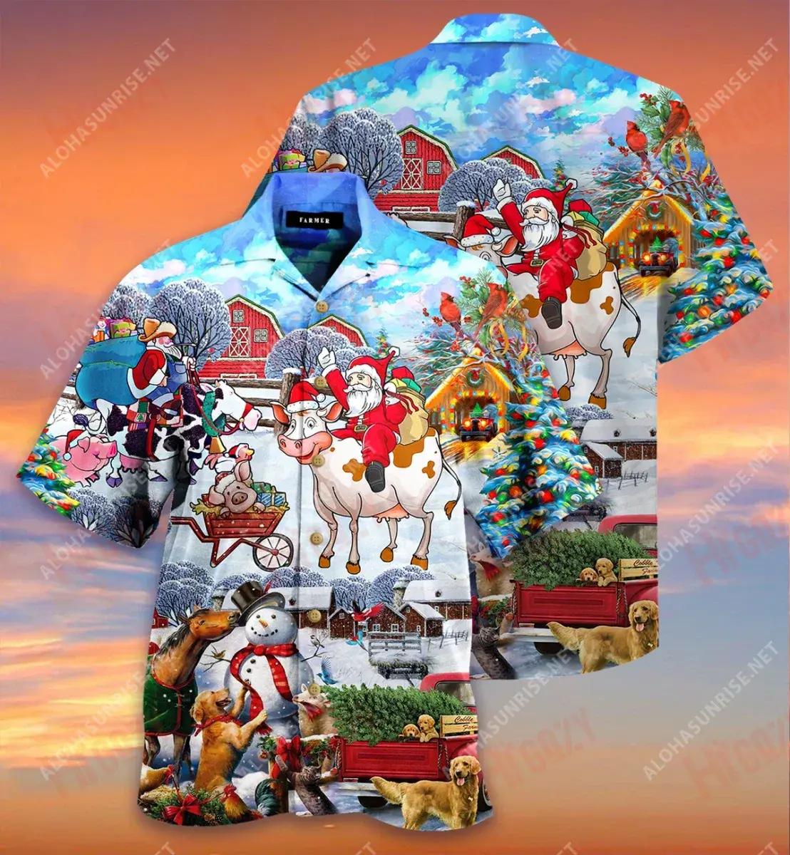 Feirmeoir Daidí na Nollag ag Marcaíocht Bó Feirme Feirmeoireacht Nollag Gearr Léine Haváís Aigéan Muinchille Gearr Léinte Crazy Haváís Patrún Léine Haváíais, Bronntanas Léine Haváís, Bronntanas Nollag