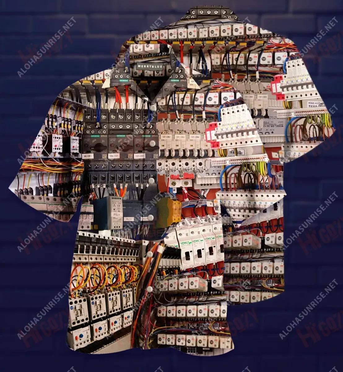 Ná bíodh Eagla ar bith ar an Leictreoir Anseo Léine Gearr Muinchille Unisex Laethanta Saoire Léinte T Haváíais Seanréalta Léine Haváíais Patrún Léine Haváíais, Bronntanas Léine Haváíais, Bronntanas Nollag