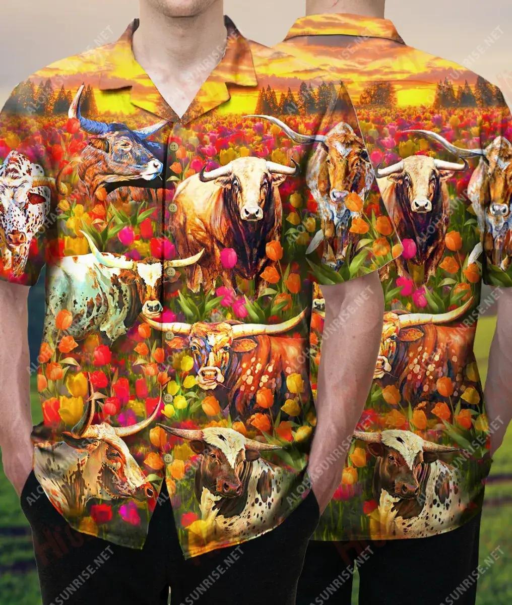 Texas Longhorn I bhFaiche Tiúilipe Léine Haváí Unisex Muinchille Samhraidh Gearr Léinte Haváís is Fearr Léinte Greannmhar Haváís, Bronntanas Léine Haváís, Bronntanas Nollag