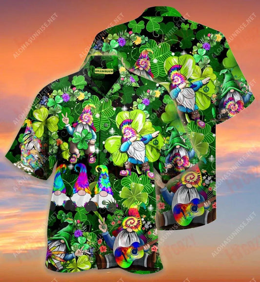 Shamrock Gnome Hippie Unisex Léine Gearr Haváís Samhraidh T Léinte haváíais Léinte haváíais Oirbheartaíochta Léinte haváíais d'Fhir, Bronntanas Léine haváíais, Bronntanas Nollag