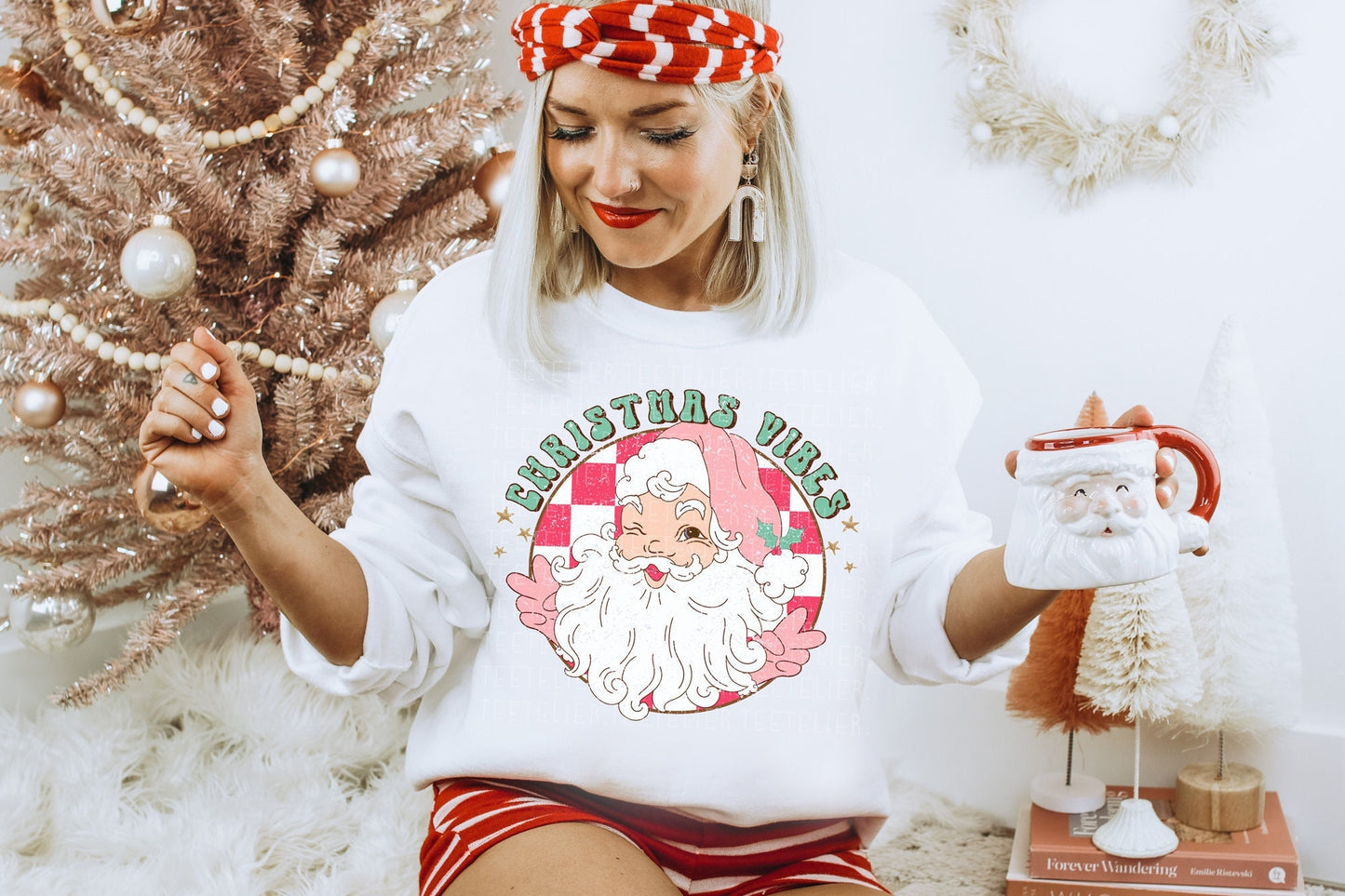 Christmas Sweatshirts For Women, Christmas Vibes, Groovy Santa Shirt,Retro Checkered Holiday Outfits,Christmas Gifts For Her,Cute Xmas Shirt