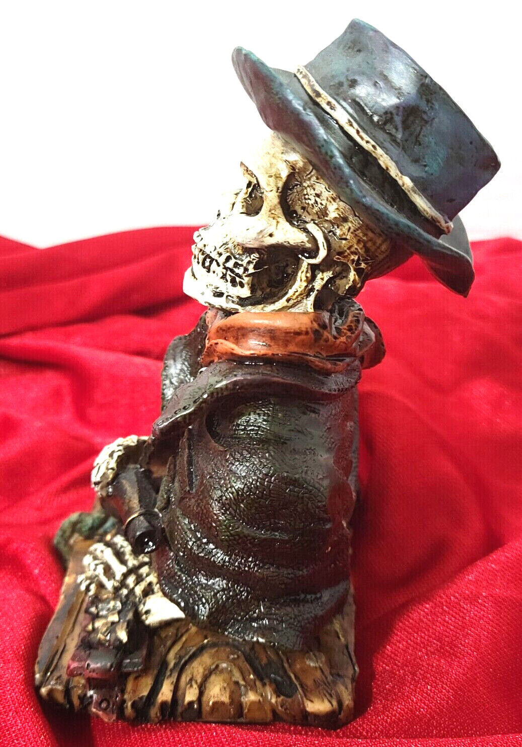 Hallween Decor 2 Skulls Day of Dead Bride Groom Figurines 5"